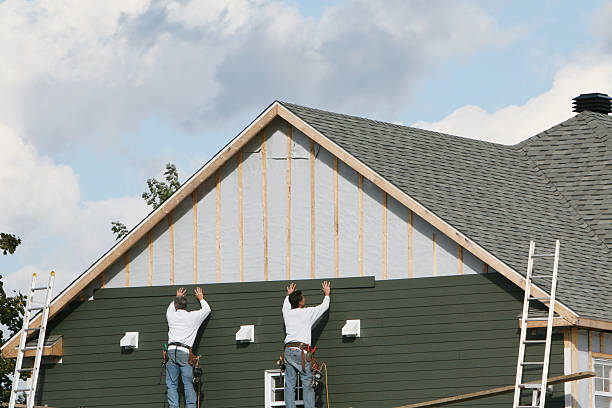 Professional Siding Installation technician working in Plainfield, IN